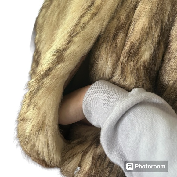 1980s Vintage Authentic Silver Fox Fur Jacket - Picture 2 of 11